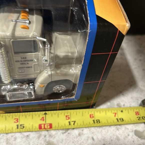 Mobil 1999 Limited Edition Collectors Toy Tanker Truck.  Authentic Engine Sounds - Picture 9 of 13